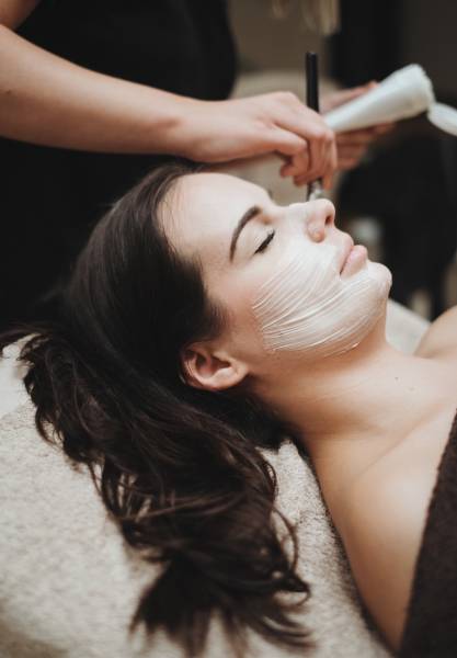 Faire un soin visage hydratant pour la peau sèche à villenave d’or non proche de bordeaux