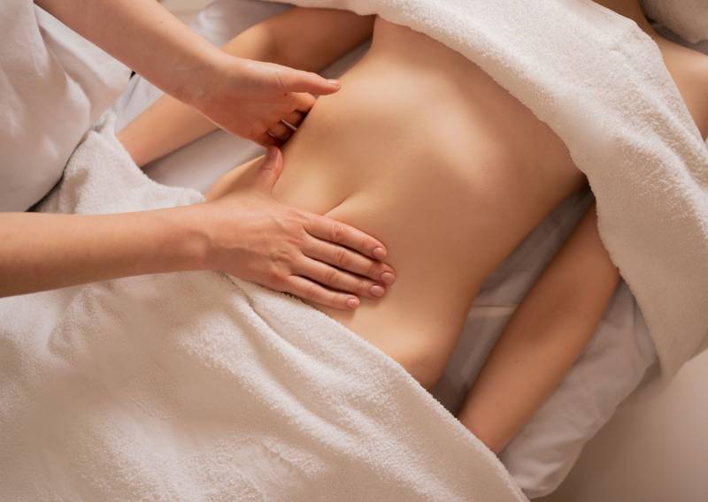 Offrez-vous une véritable parenthèse de bien-être avec un massage ayurvédique à domicile pour une approche holistique de la relaxation et de la revitalisation à Bordeaux 33000. Ce soin traditionnel indien est conçu pour rétablir l’équilibre global de votr